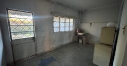 Casa con gran parque y pileta sobre calle 24