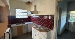 Casa con gran parque y pileta sobre calle 24