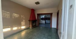 Casa con gran parque y pileta sobre calle 24
