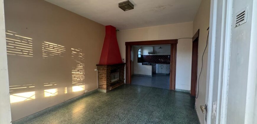 Casa con gran parque y pileta sobre calle 24