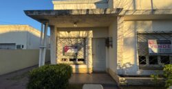 Casa con gran parque y pileta sobre calle 24