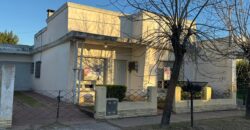 Casa con gran parque y pileta sobre calle 24