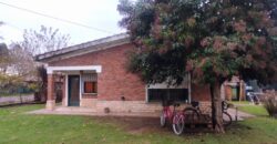 Casa 3 ambientes con gran parque en Las Heras, Bs As