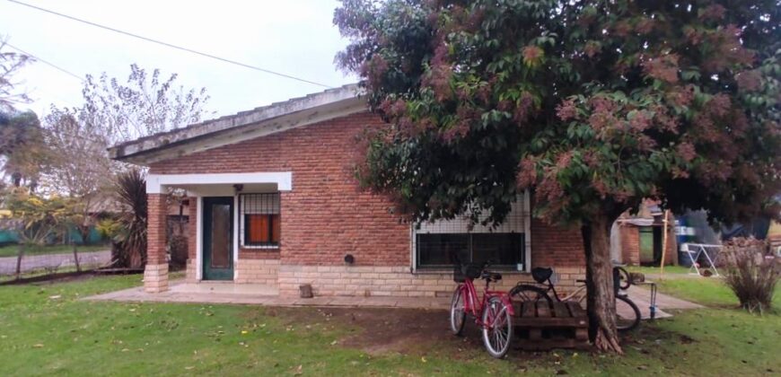 Casa 3 ambientes con gran parque en Las Heras, Bs As