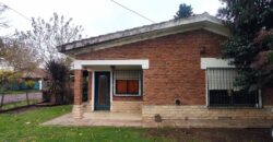Casa 3 ambientes con gran parque en Las Heras, Bs As