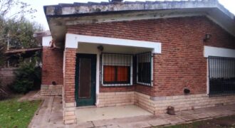 Casa 3 ambientes con gran parque en Las Heras, Bs As