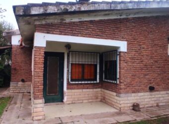 Casa 3 ambientes con gran parque en Las Heras, Bs As