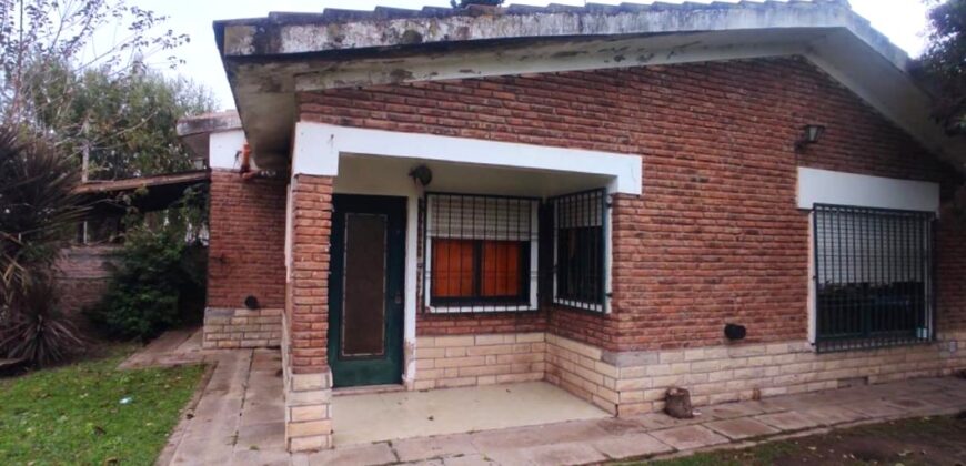 Casa 3 ambientes con gran parque en Las Heras, Bs As