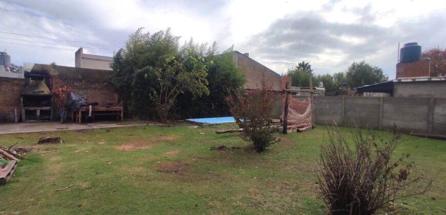 Casa 3 ambientes con gran parque en Las Heras, Bs As