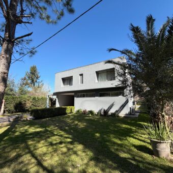 Casa 6 ambientes en Barrio La Olivia