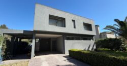 Casa 6 ambientes en Barrio La Olivia
