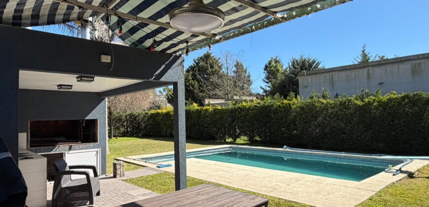 Casa 6 ambientes en Barrio La Olivia