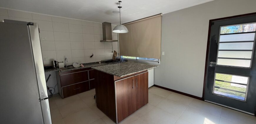 Casa 6 ambientes en Barrio La Olivia